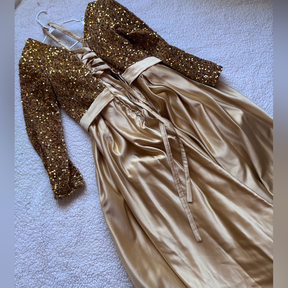 Elegant V Neck Sequin Satin Evening Gown Long Sleeve - Picture 6 of 7